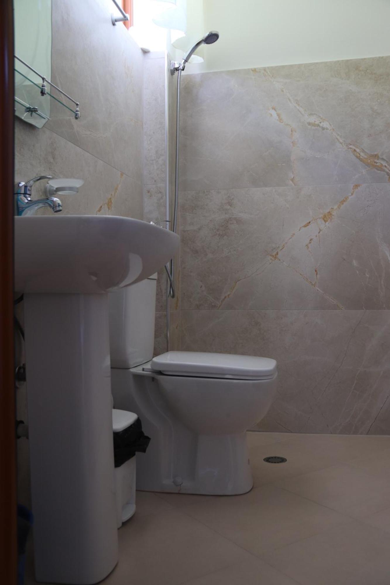 Guesthouse Seli Berat Exterior foto